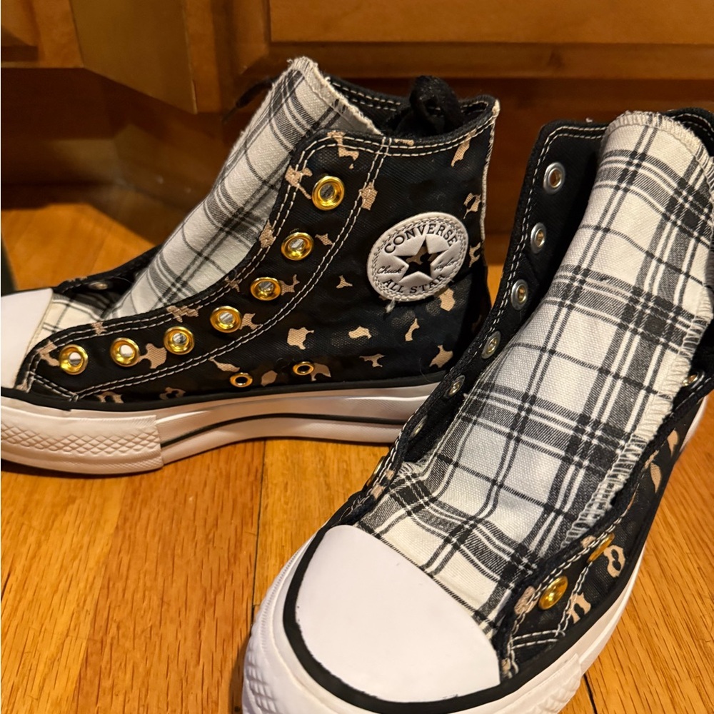 Girl Power plaid and leopard w gold details Chuck Taylors Comfort+sole size 5
